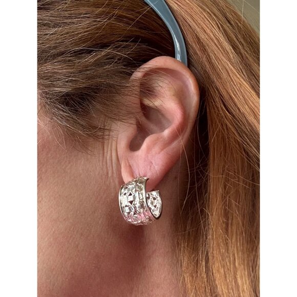 Sterling Silver 925 Textured Hoop Earrings, Snap Back, Lightweight 7.27g Elegant - Picture 1 of 10